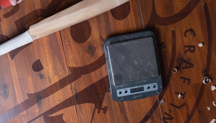 THE WEIGHT OF A CRICKET BAT - Cooper Cricket