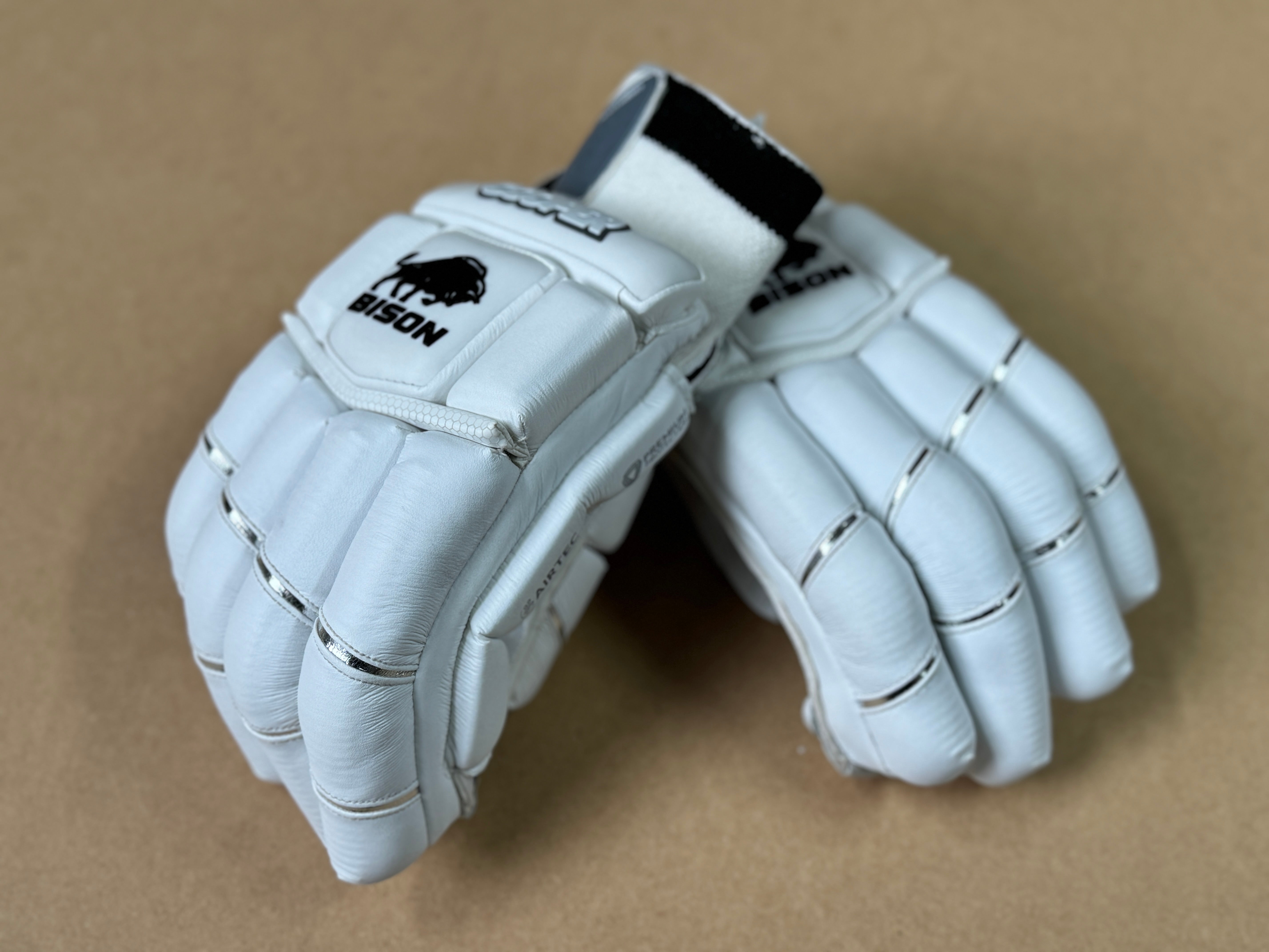 BATTING GLOVES