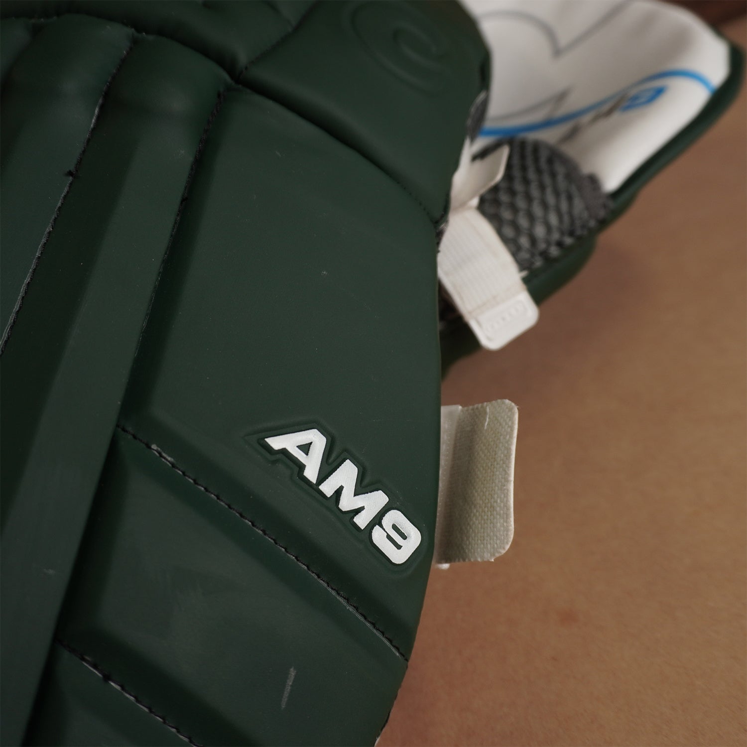 AM9 PADS - BOTTLE GREEN - ADULT