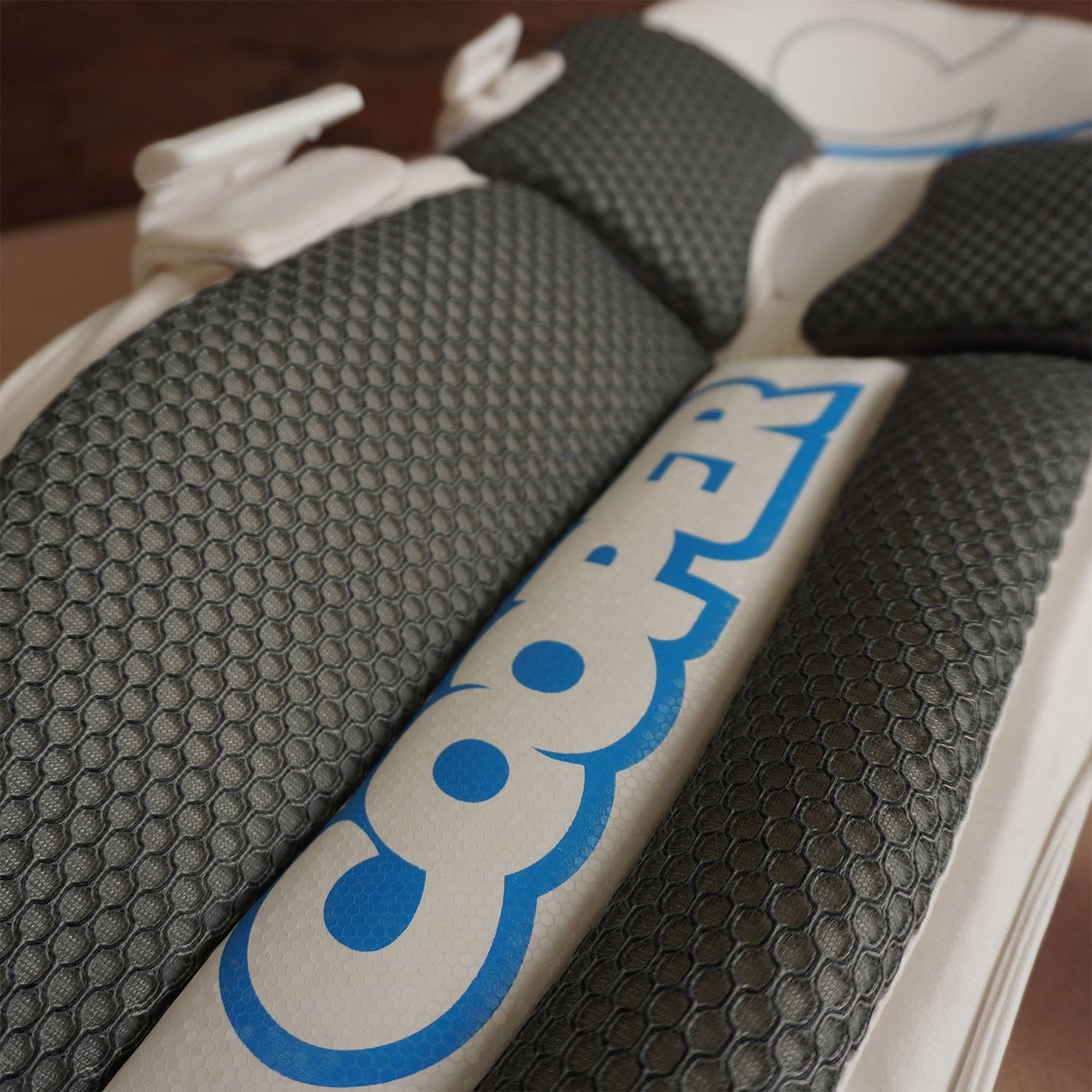 AM9 PADS - YOUTH