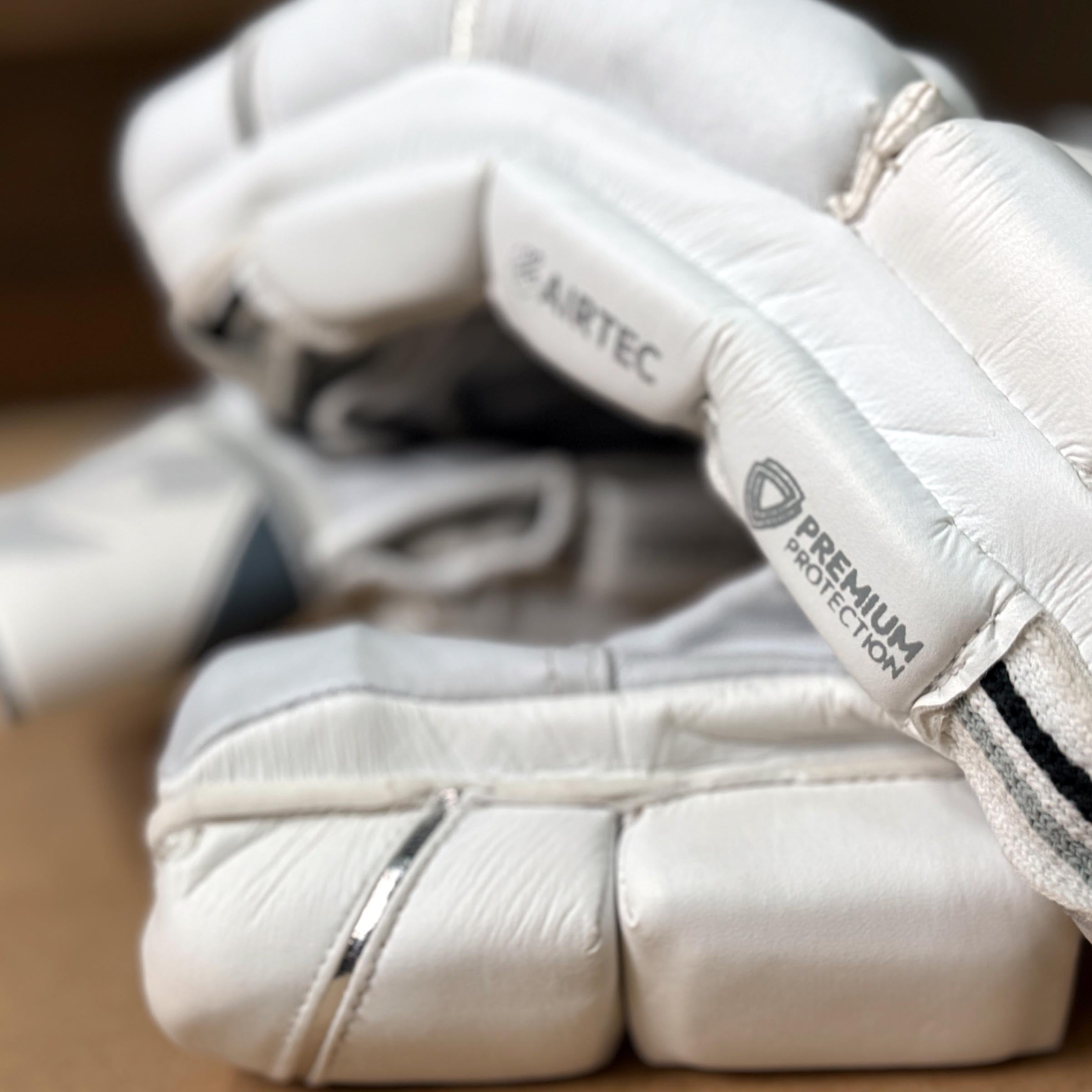BISON GLOVES 2024/25 showcasing AIRTEC gussets for ventilation and premium protection details.