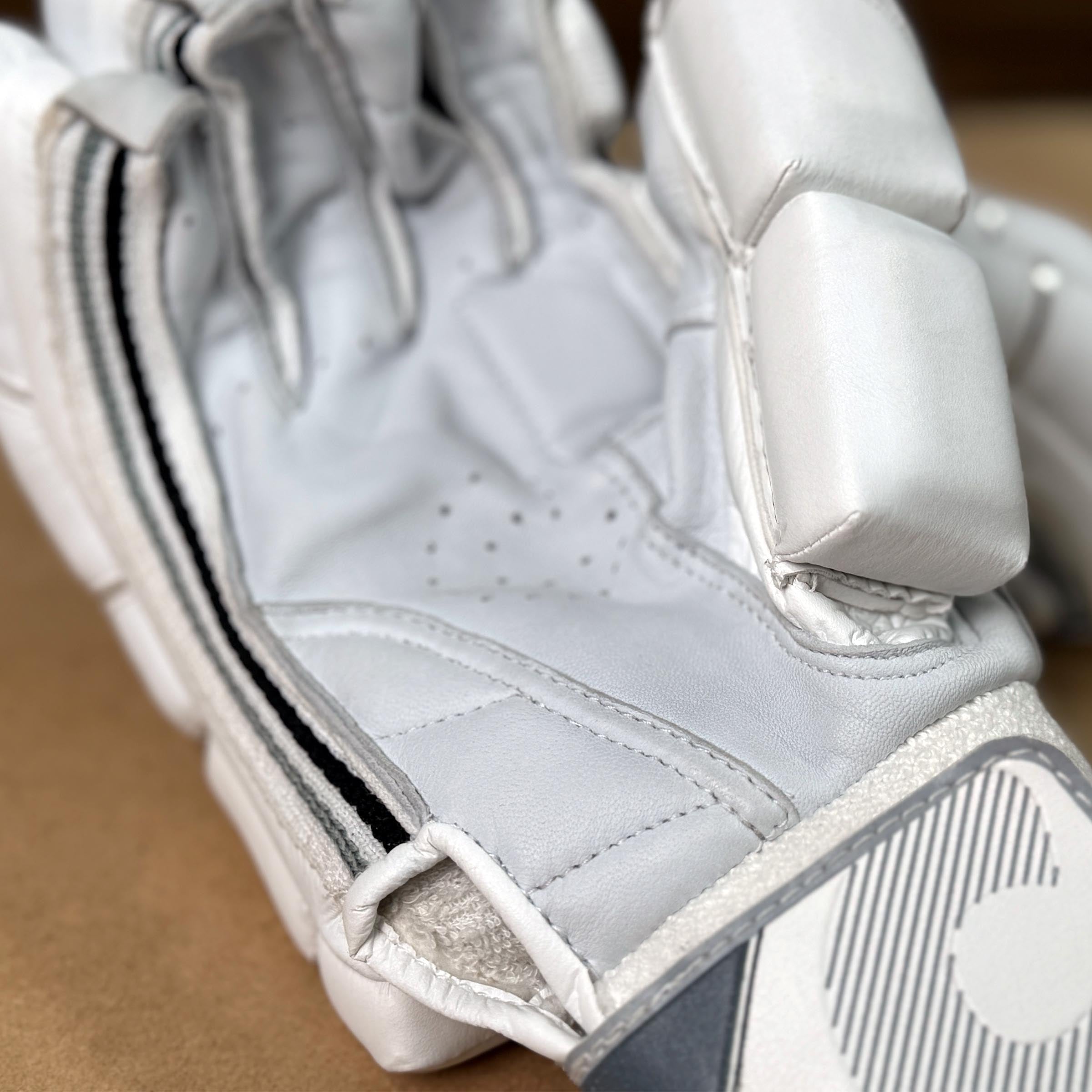 Premium BISON gloves featuring pre-bent sausage fingers, calf leather palm, and AIRTEC gussets for protection and ventilation.