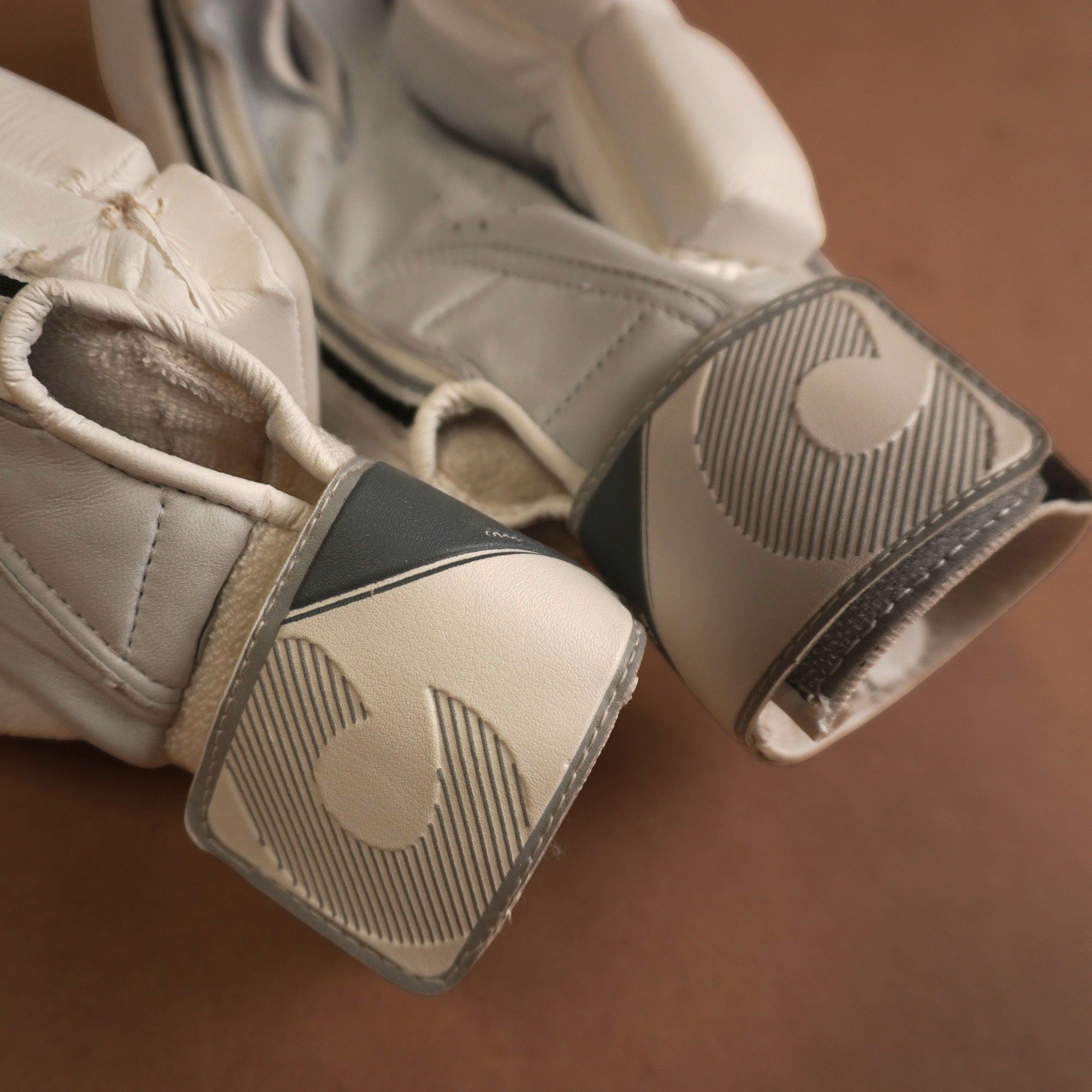 JB EDITION 24 CRICKET GLOVES