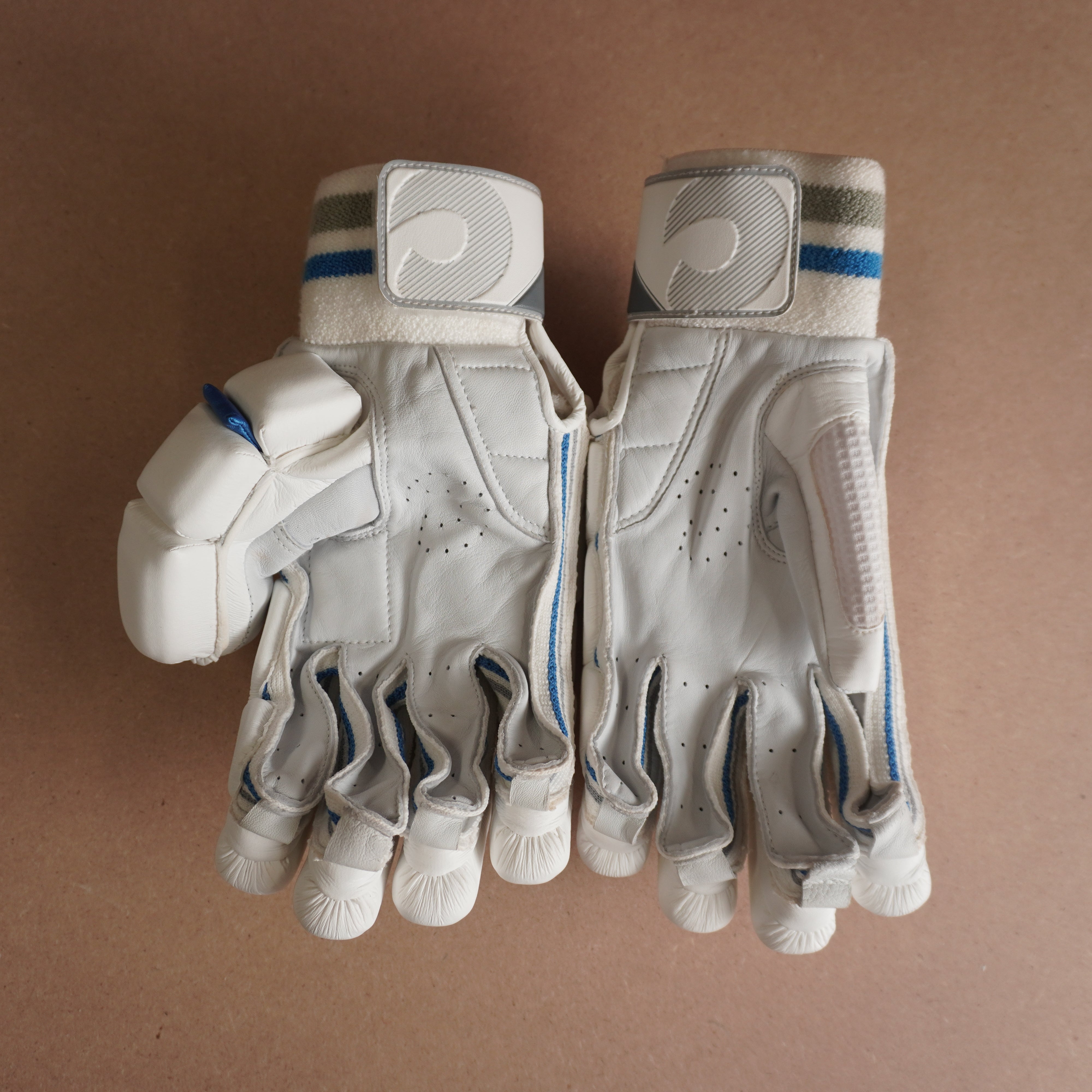 AM9 GLOVES