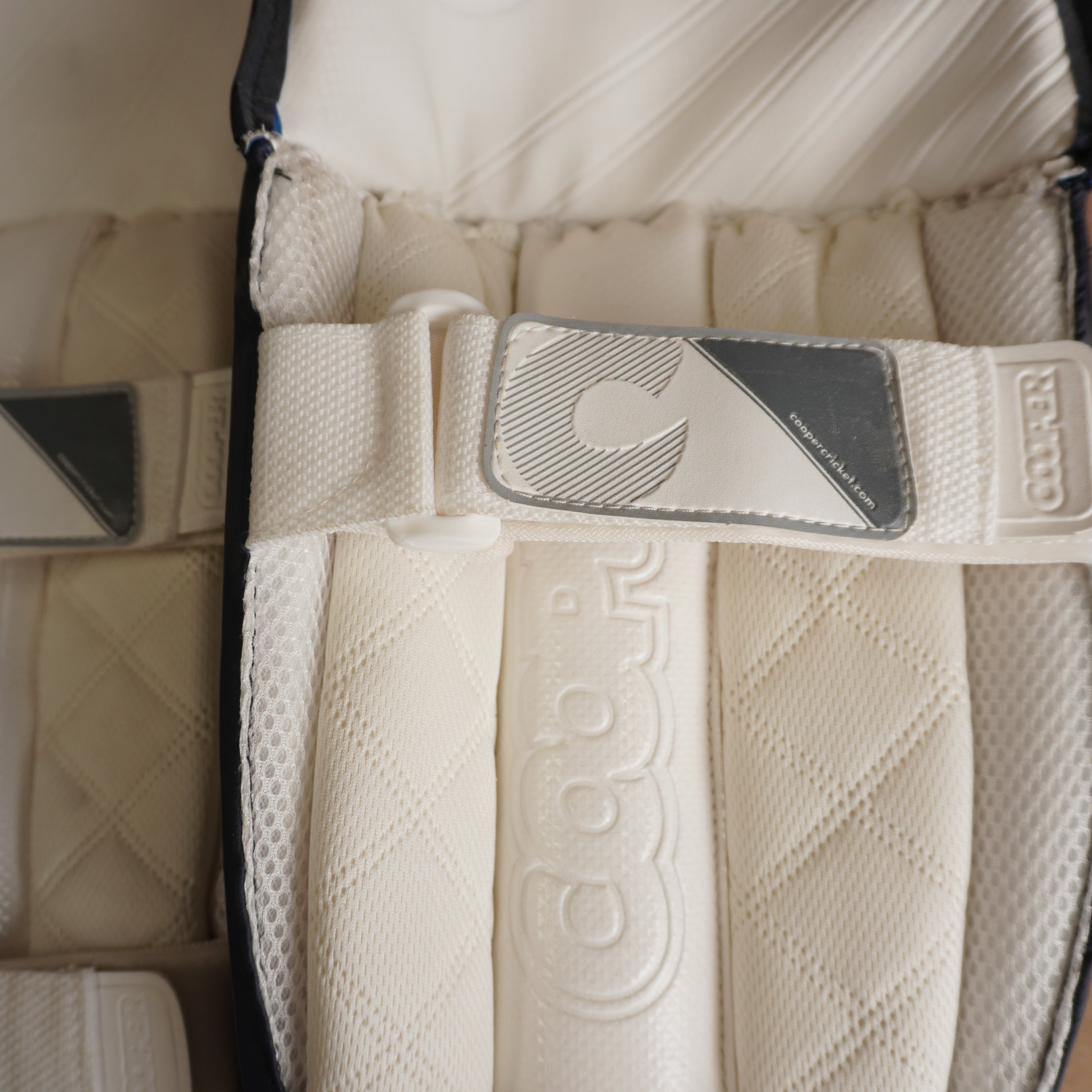 K5 WICKET KEEPING PADS - NAVY BLUE - ADULT