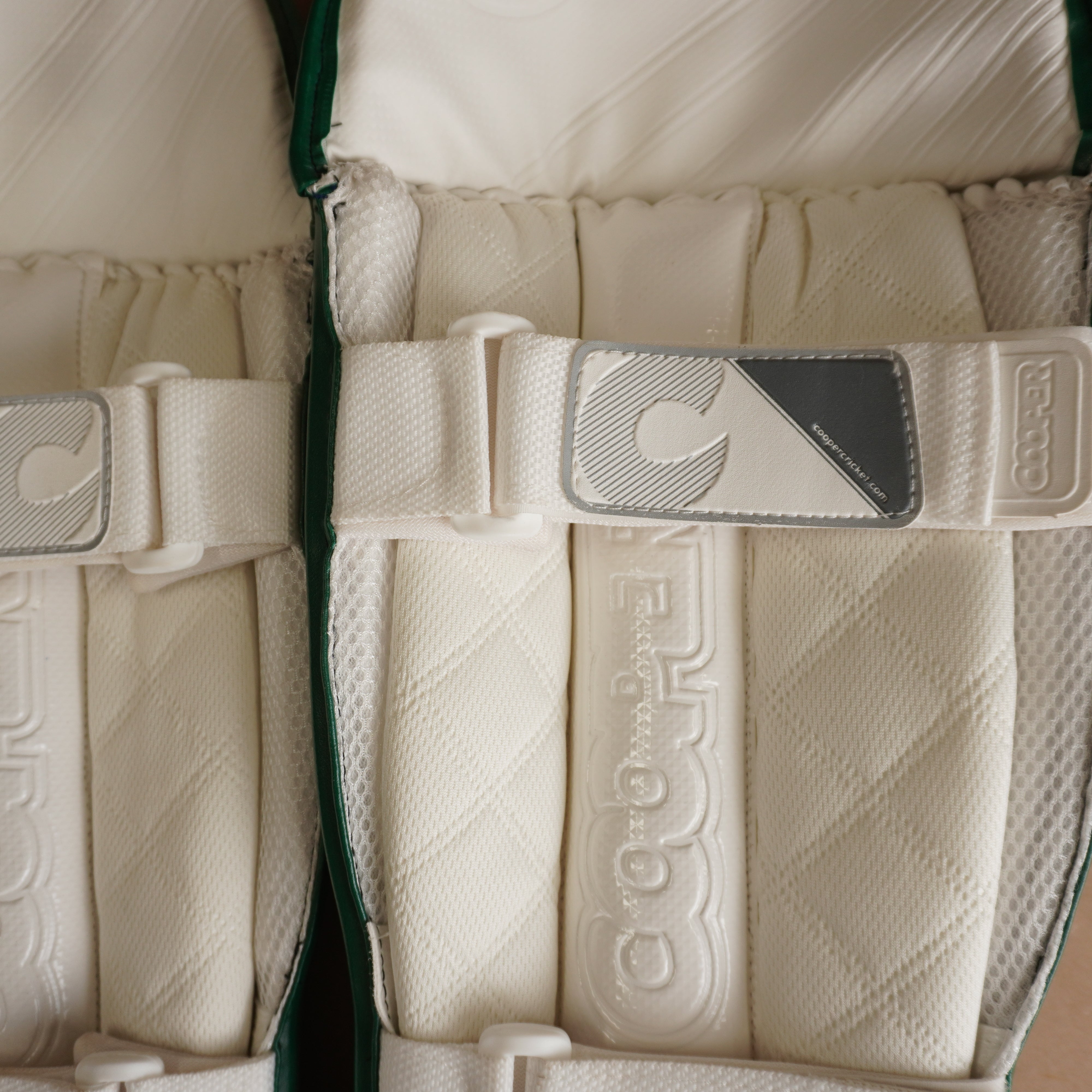K5 WICKET KEEPING PADS - MID GREEN - ADULT