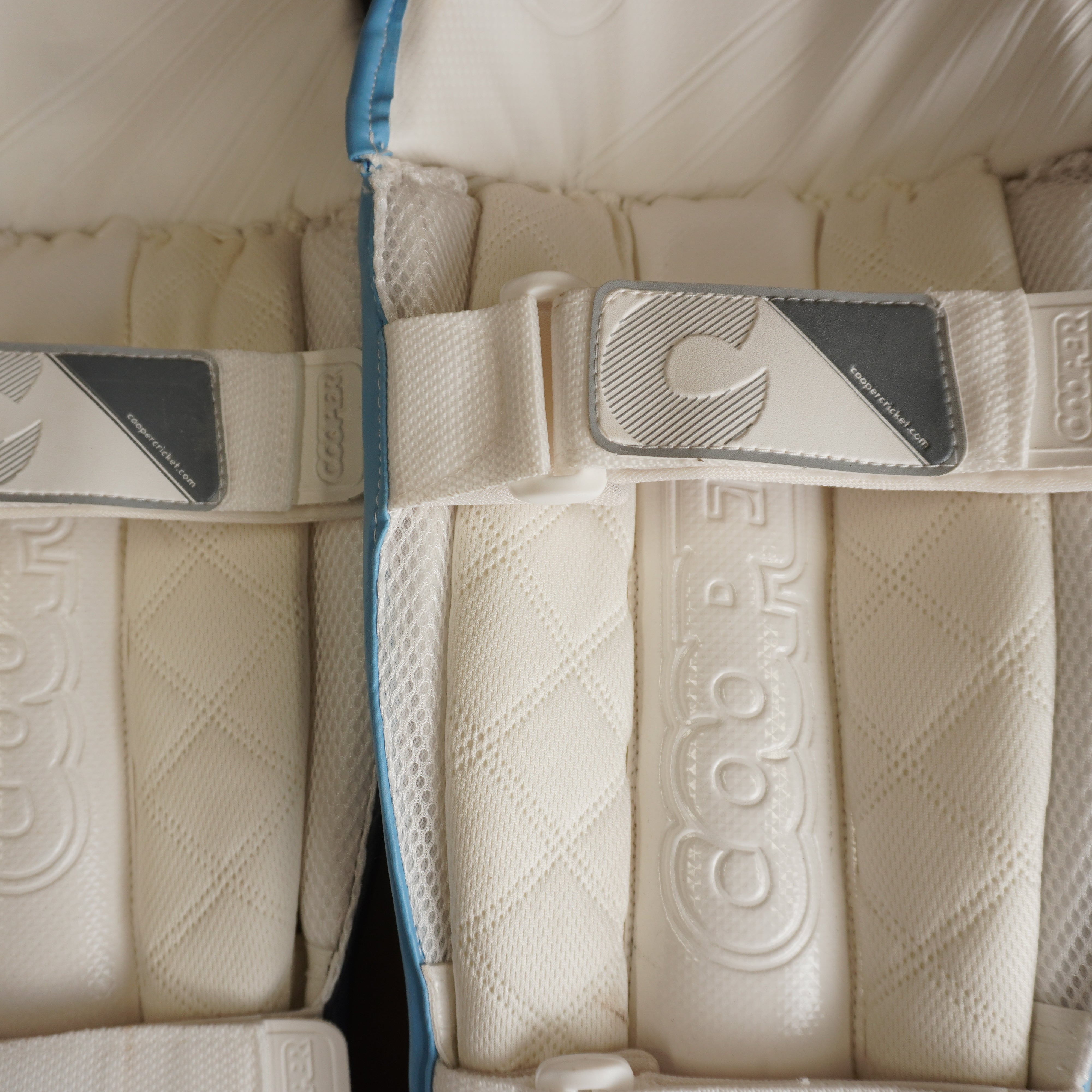 K5 WICKET KEEPING PADS - SKY BLUE - ADULT