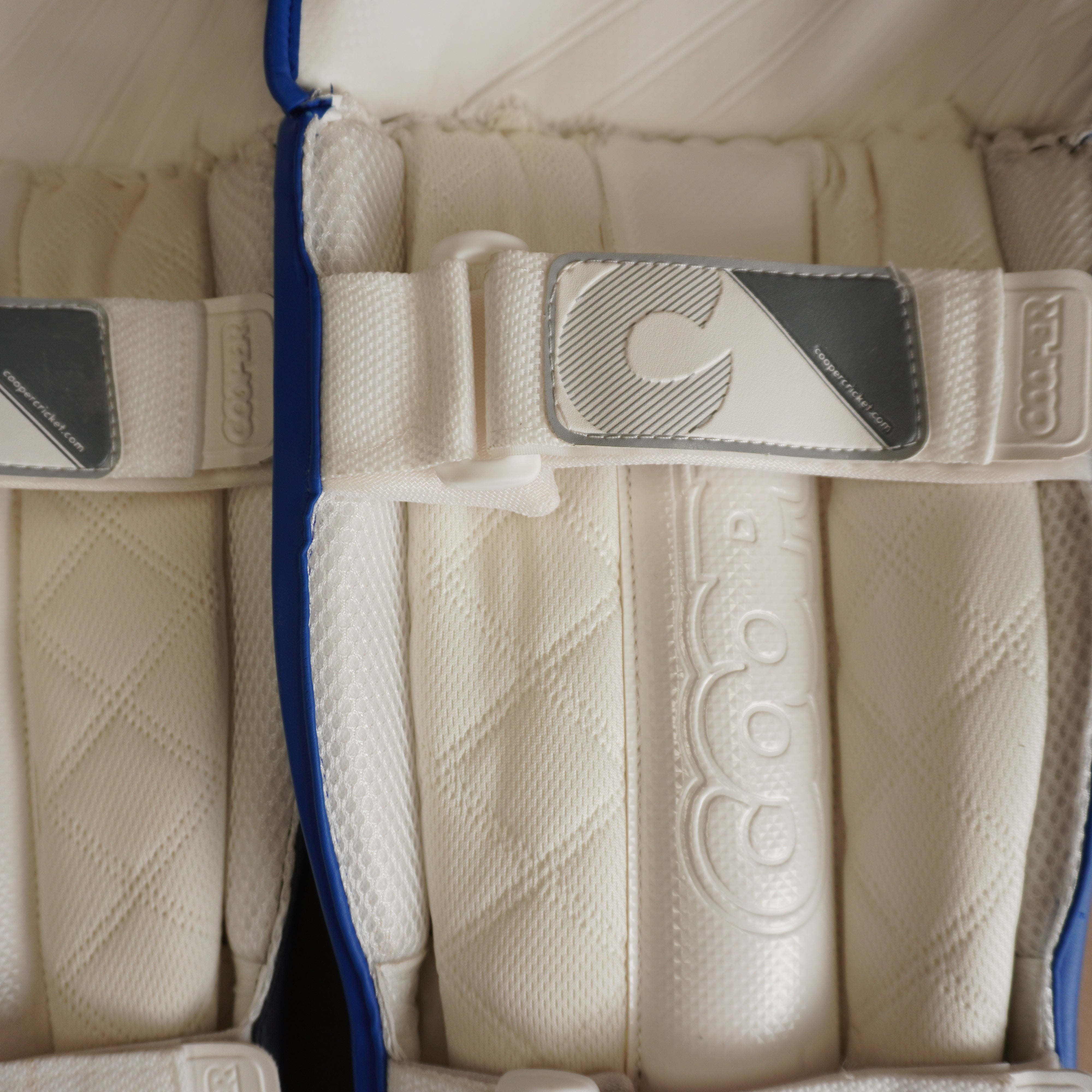 K5 WICKET KEEPING PADS - ROYAL BLUE - ADULT