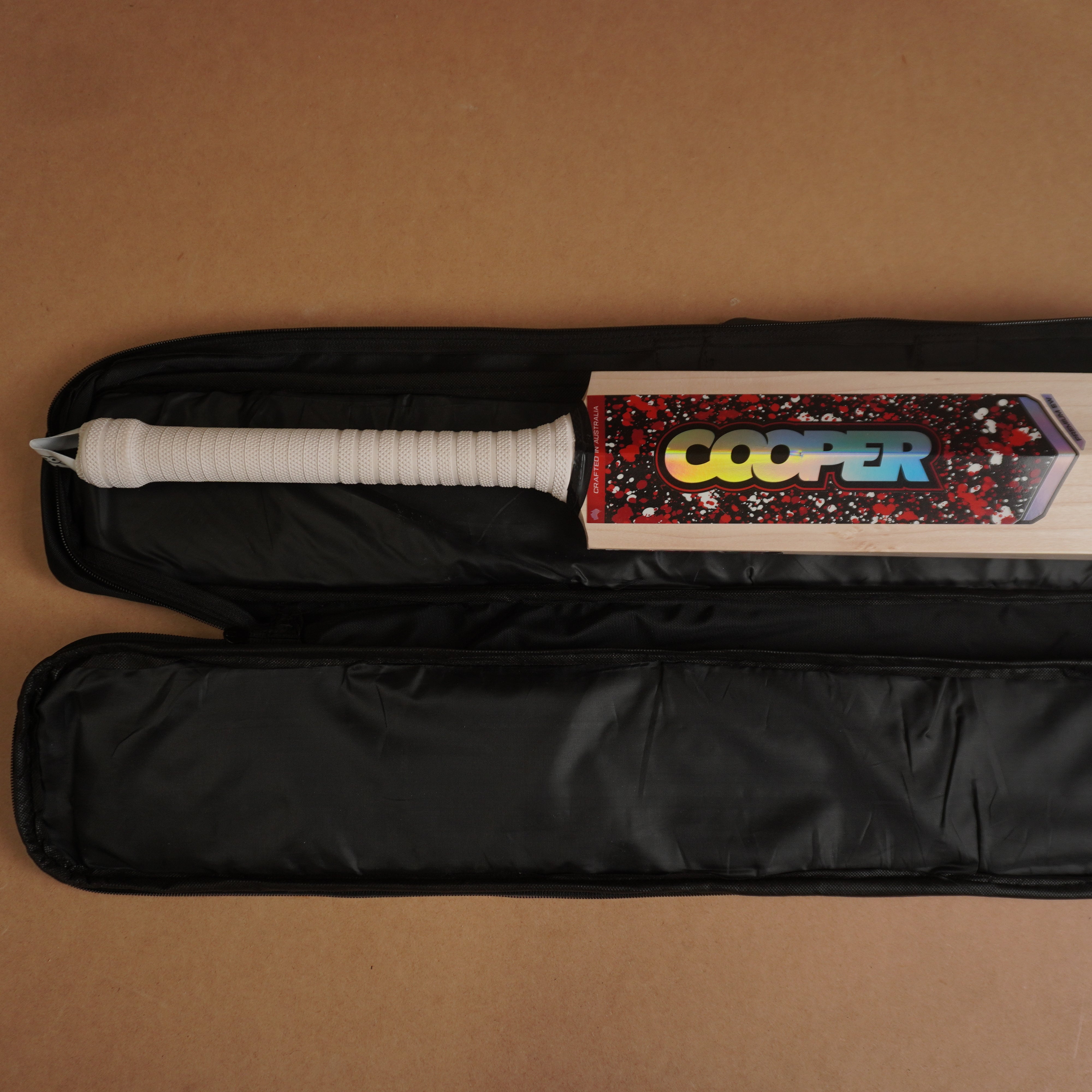 Cooper Cricket Bat Cover image 4