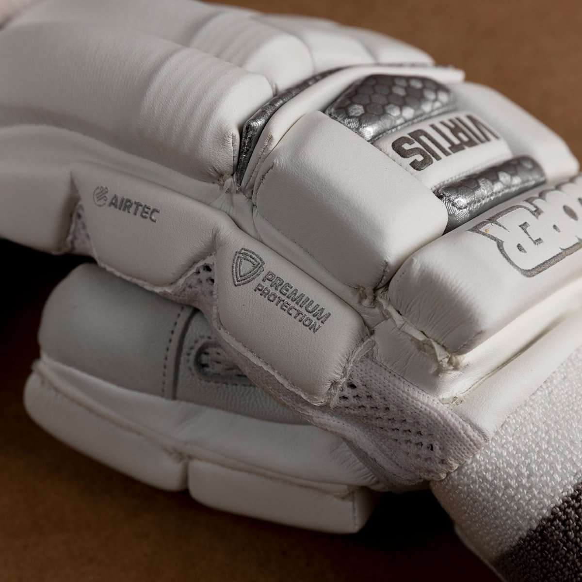 VIRTUS GLOVES - Cooper Cricket