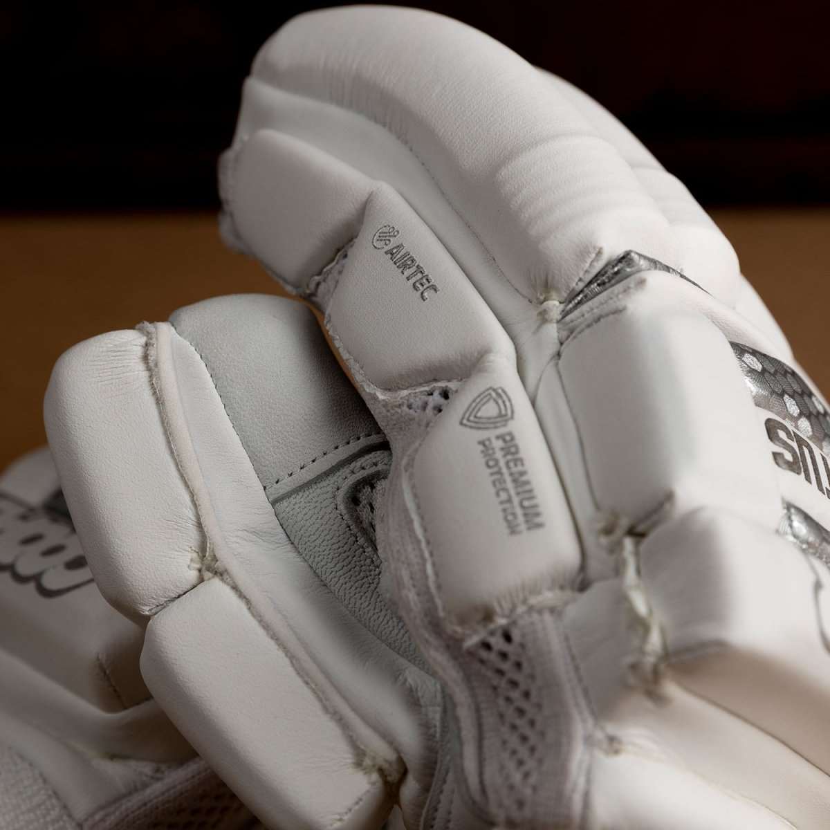 VIRTUS GLOVES - Cooper Cricket