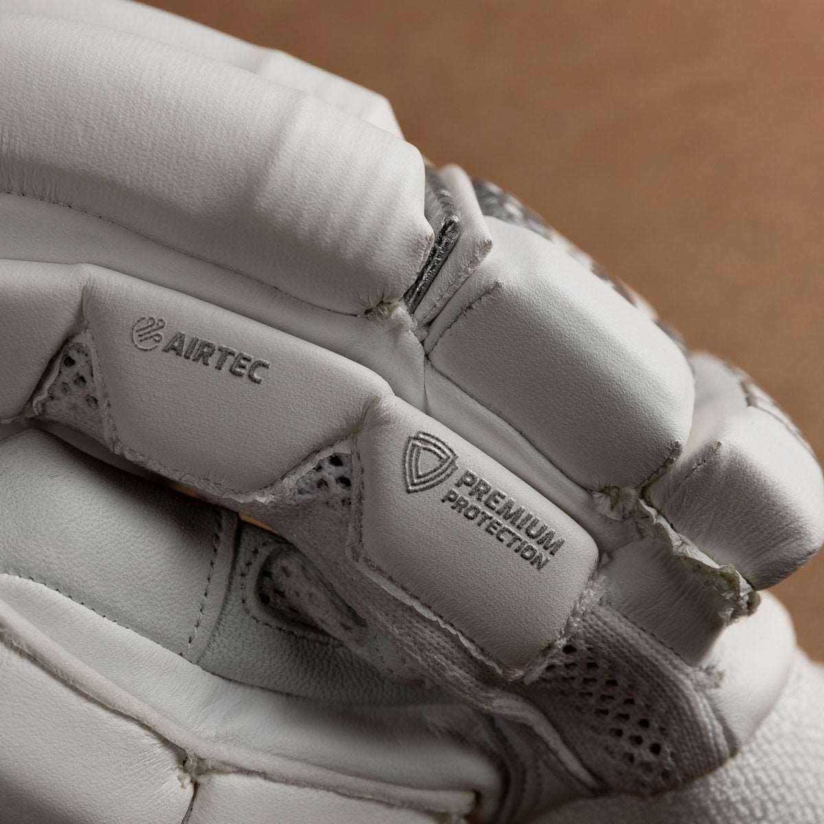 VIRTUS GLOVES - Cooper Cricket