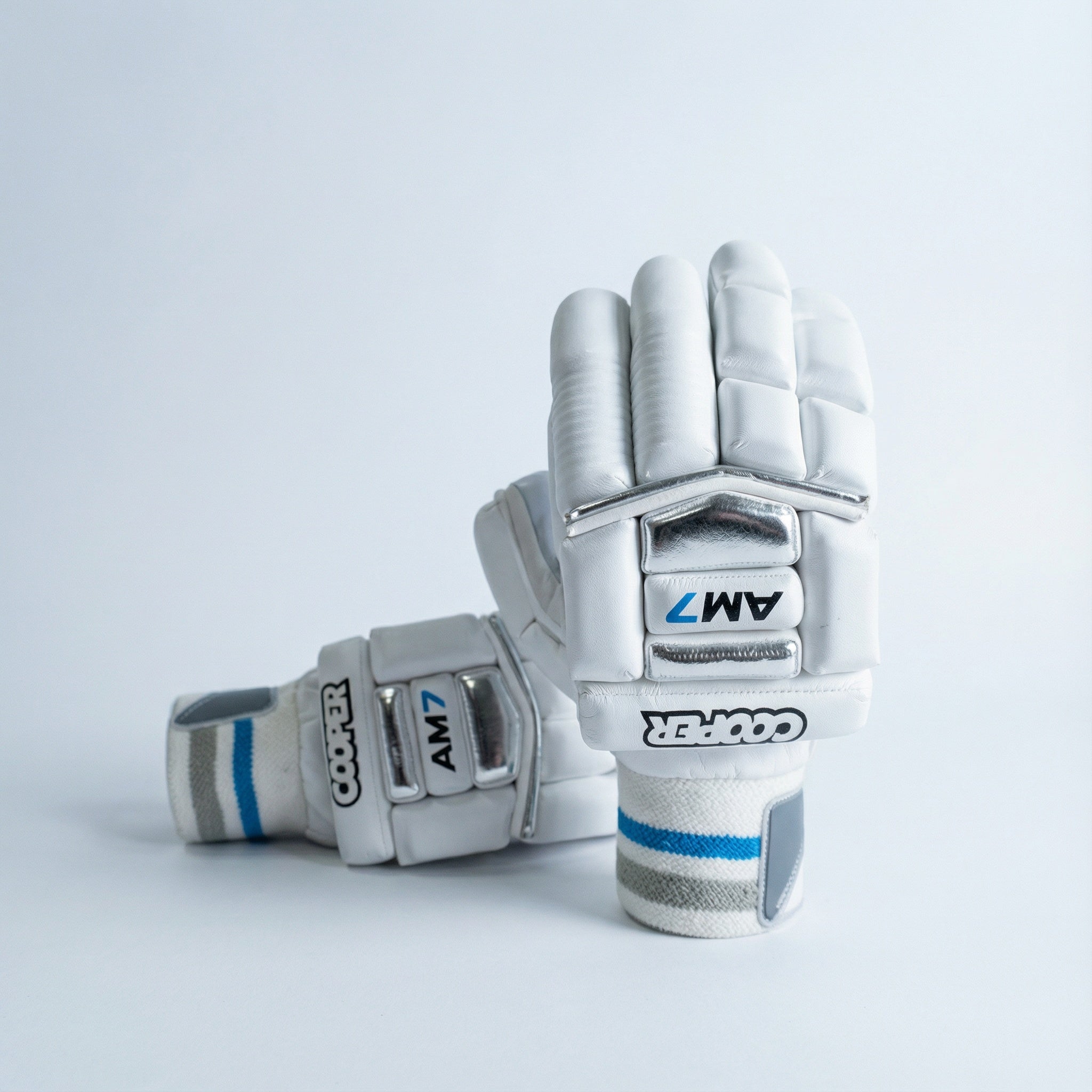 AM7 GLOVES 2024/25