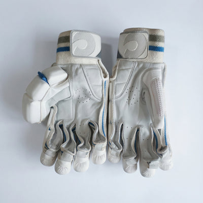Cooper Cricket AM9 Gloves image 11