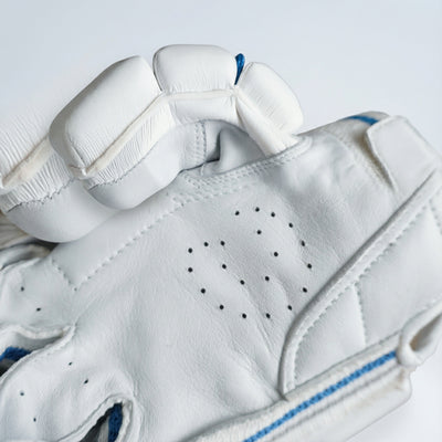 Cooper Cricket AM9 Gloves image 10