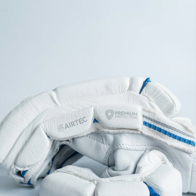 Cooper Cricket AM9 Gloves image 9