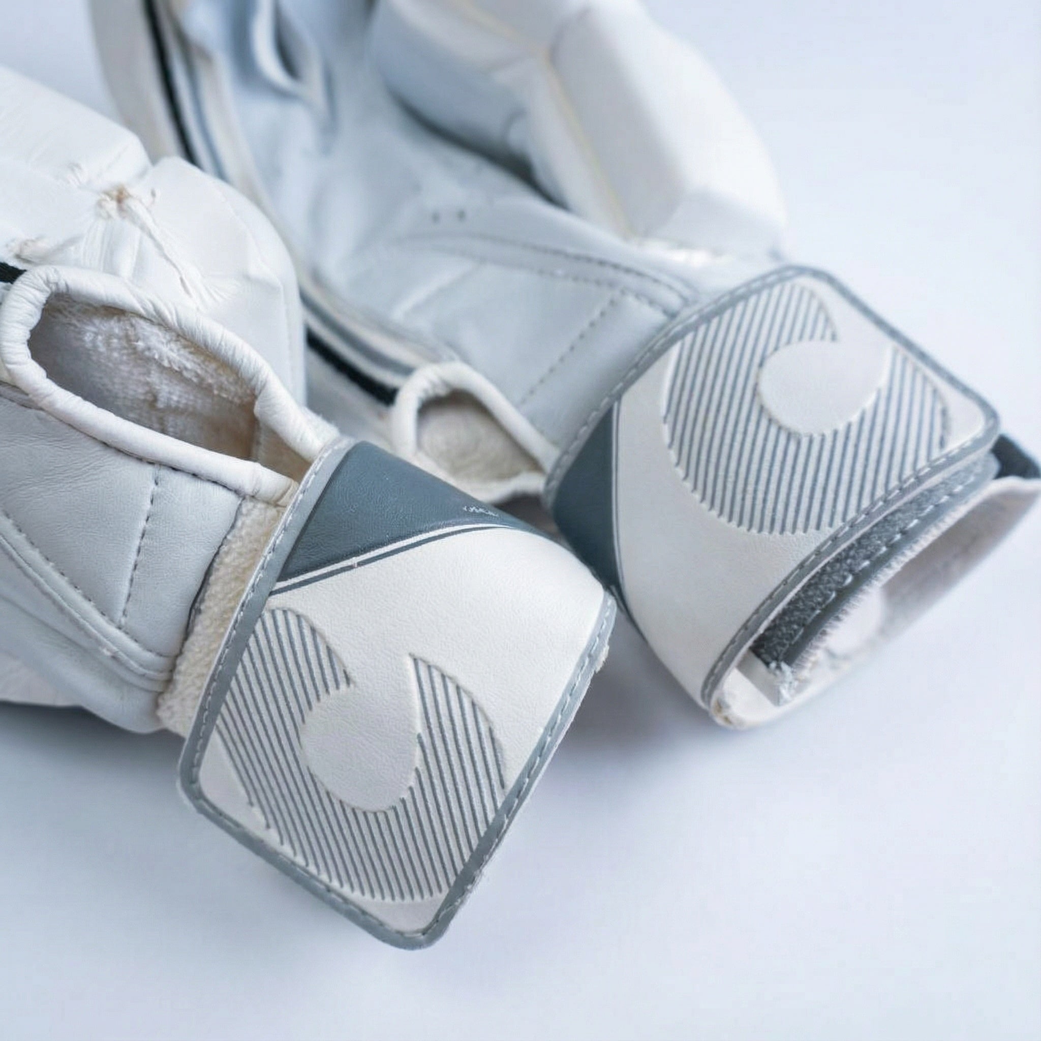 JB EDITION 24 CRICKET GLOVES